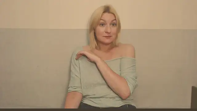 Bonnie_kisses live cam on StripChat