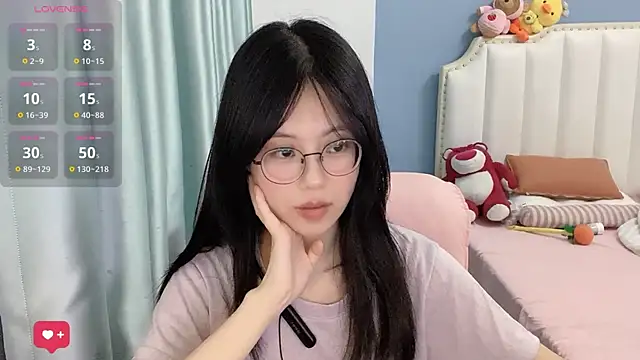 Luna-666 live cam on StripChat
