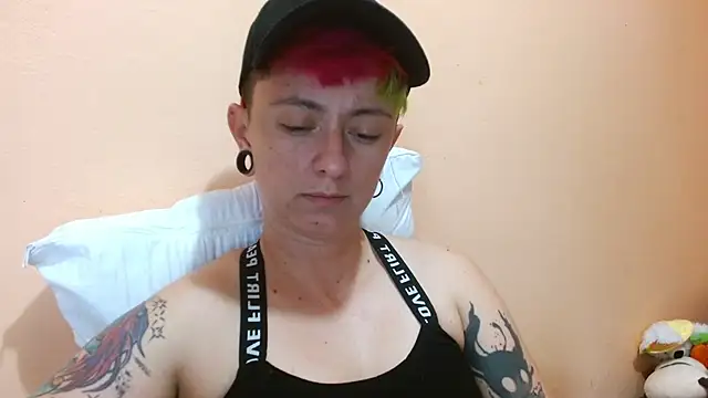 tomboyblue live cam on StripChat