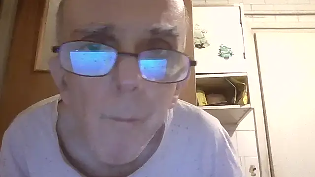 mariusica1@xh live cam on StripChat