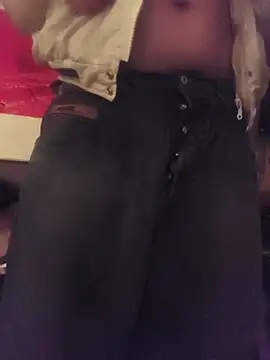 Ozomitro live cam on StripChat