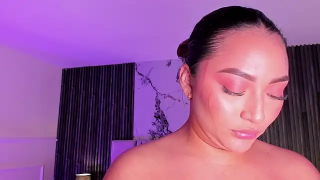 Lillyortiz live cam on StripChat