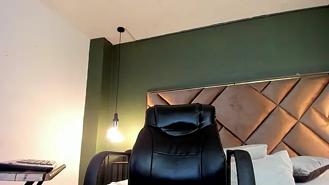 Marcus_Jeron live cam on StripChat