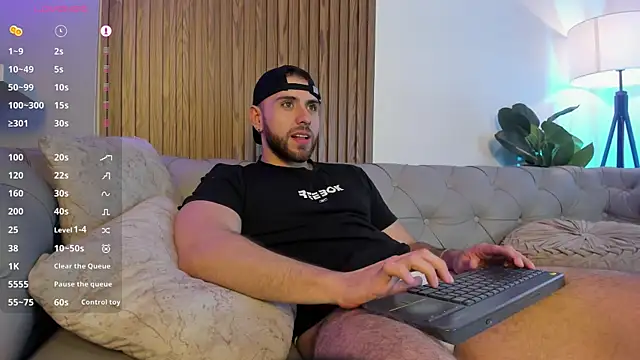 Maximo_Wolff live cam on StripChat