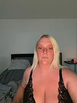Blondebarbie21 webcam