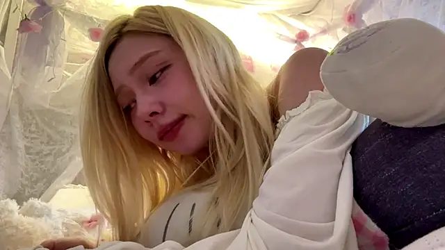 linafloww (F teen) - dress up show