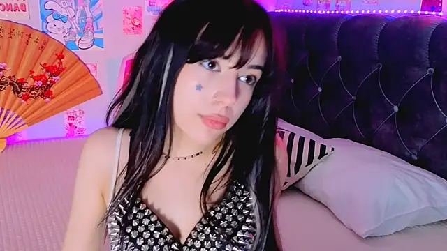 CrystalL0vee webcam