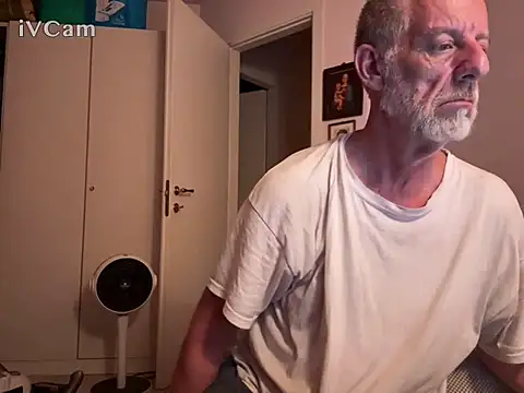 PierPesaroX live cam on StripChat