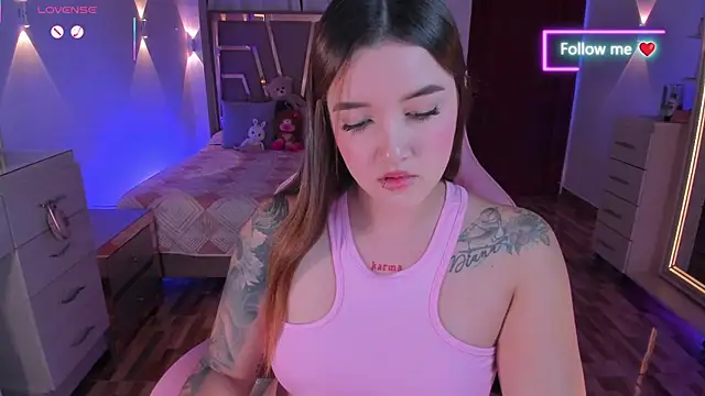 MiaLatina_ live cam on StripChat