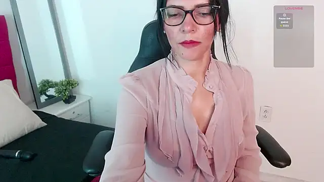 Wanda_Milf live cam on StripChat