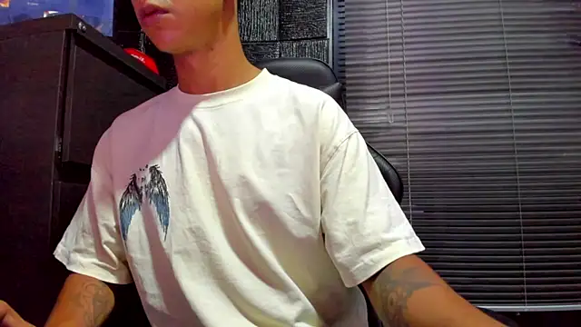 boy_bigcock24cm live cam on StripChat