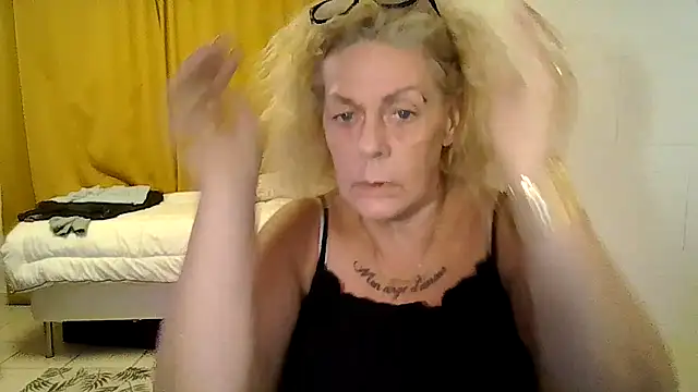 belgianshantie live cam on StripChat