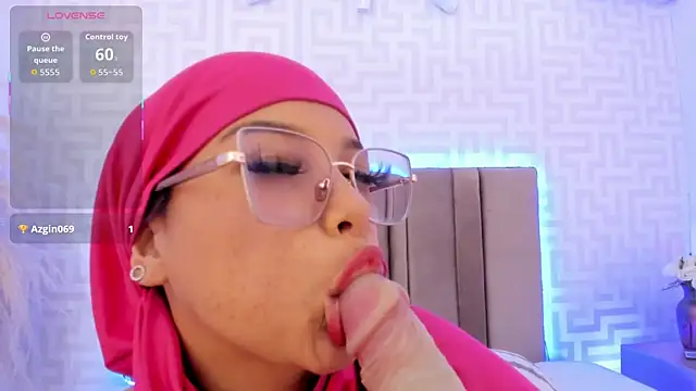 naishaa_ live cam on StripChat