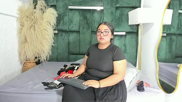 Chloe_jackson25 live cam on StripChat