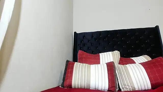 ConnieSmall24 webcam