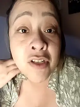 lualviz live cam on StripChat