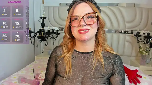 Paulette_roux live cam on StripChat