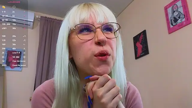 t_blonde live cam on StripChat