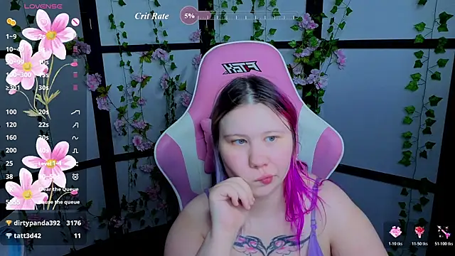 kitsune_little live cam on StripChat