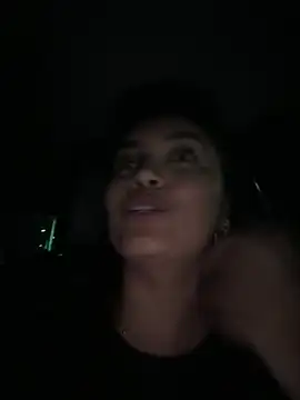 aisha_es live cam on StripChat