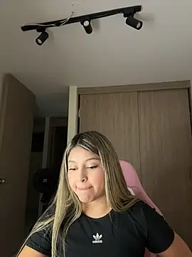 lunablossom_ live cam