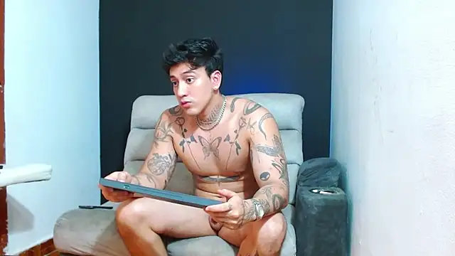 JUSTIN_FULLER1 live cam on StripChat