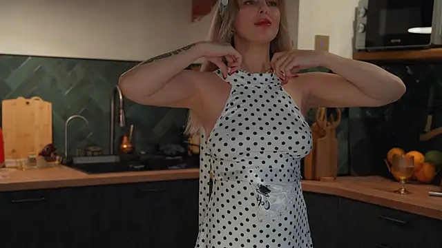 Lady--M webcam