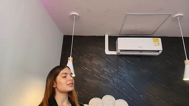kissme_luna live cam on StripChat