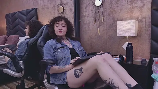 DaphneVelvett live cam on StripChat