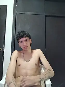 H3ll_B0Y_ live cam on StripChat