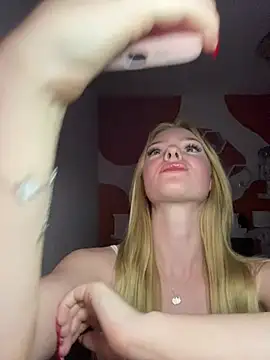 bleurose18 live cam on StripChat