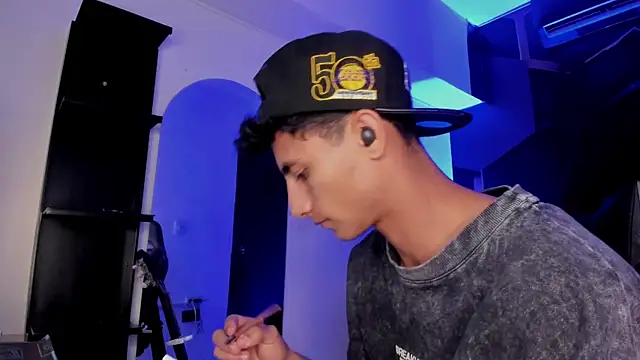 maxiimoromano_ (M young) - Hard cock tease + Naked body 🔞
