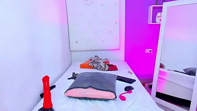 Roxan-hot69 webcam
