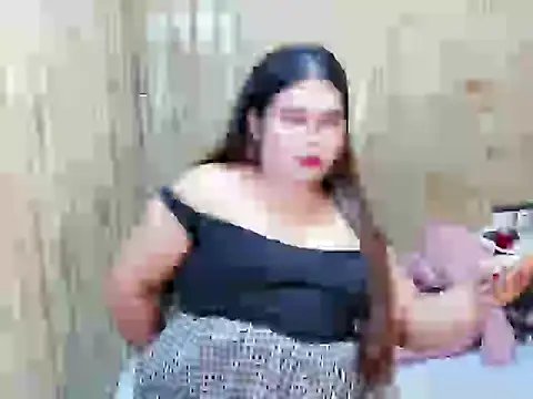 queen_staceyy live cam on StripChat