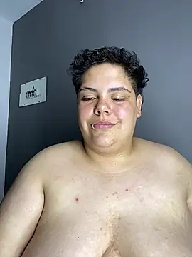 Hailey_Curvy webcam
