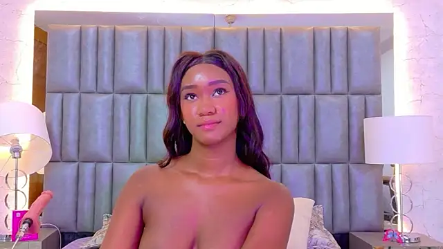 TylaWest live cam on StripChat