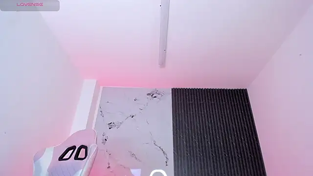 chloemuaak (T teen) - Finger ass