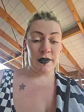 PinkTheHawk webcam