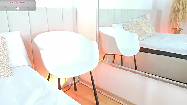 SensuallJenn webcam