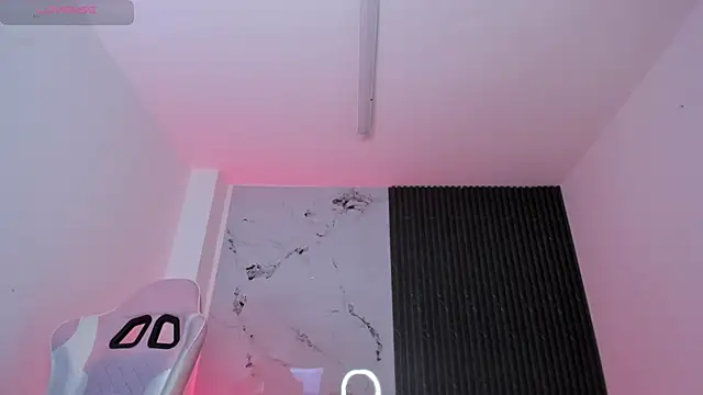 Chloemuaak live cam on StripChat