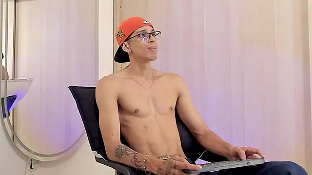 Mheysam_Youngerx live cam on StripChat