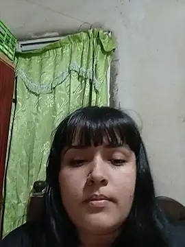 Luu_19 live cam on StripChat