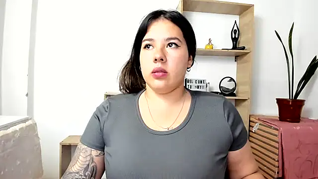 LinaBrowm live cam on StripChat