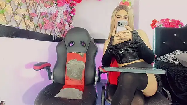 Thiara_veky_ webcam