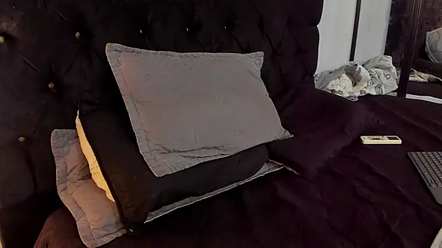 tyler_hank01 live cam on StripChat