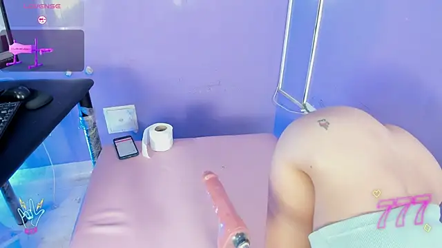 little_and_dangerous webcam