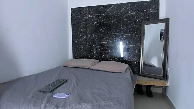 zoel-amber1 live cam on StripChat