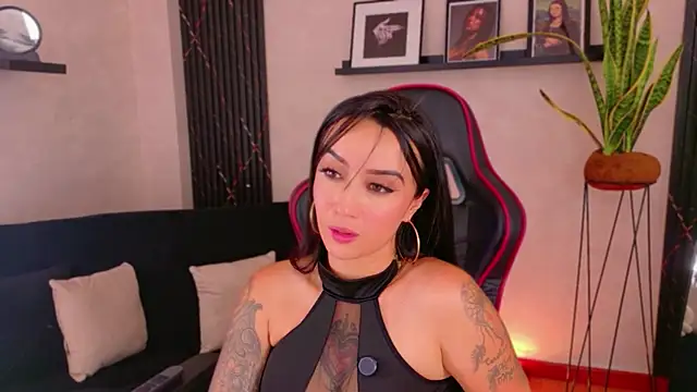 EmmyEvans1 live cam on StripChat