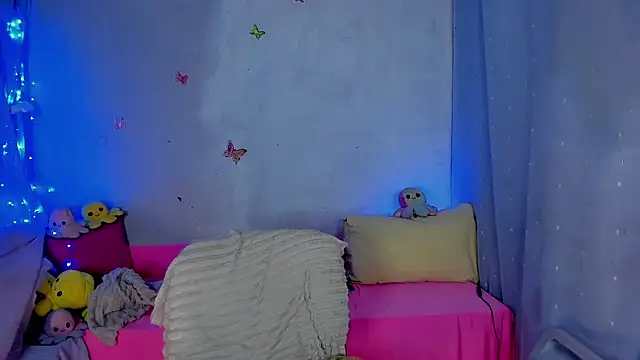 yourlizzydoll (F young) - stay topless+blowjob 3 min