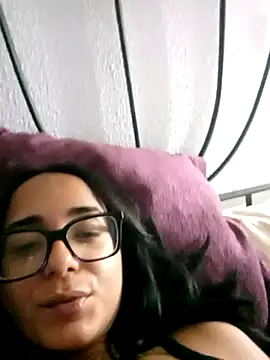 Catalina2000 live cam on StripChat